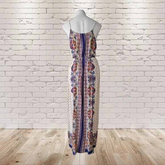 E M Bohemian-style Sleeveless Maxi Dress with a patterned print. - Picture 2 of 4